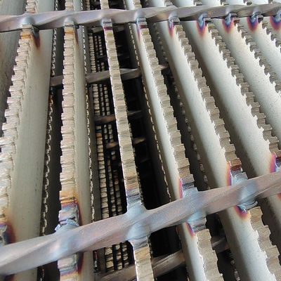 Chân bằng thép galvanized lưới đường lái xe sàn lưới thép serrated (Phần 2)