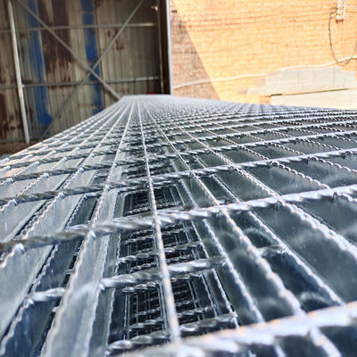 Construction Serrated Carbon Steel Bar Grating Hot Dipped Galvanized 325/30/100
