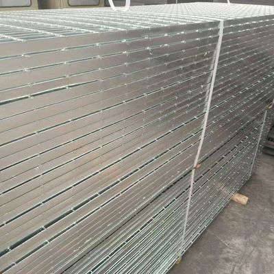 Với gió và tính chất chống trượt, cấu trúc là ổn định và có thể được tùy chỉnh kích thước lưới thép bạc