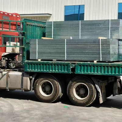Mạng lưới thép có khả năng nhìn rõ: Tăng cường an toàn bằng màu phản xạ hoặc màu sắc rực rỡ