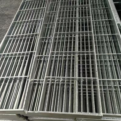 Chức năng chống trượt bằng bạc bền cho vỉa hè ngoài trời