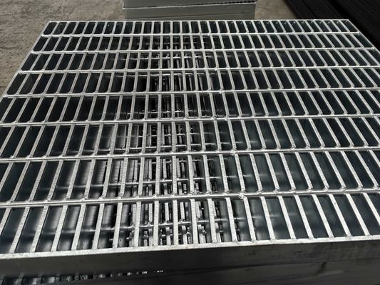 Bạc hiện đại 3mm Cross Bar Pitch Công nghiệp thép hàn Grating nóng mạ mượt bề mặt
