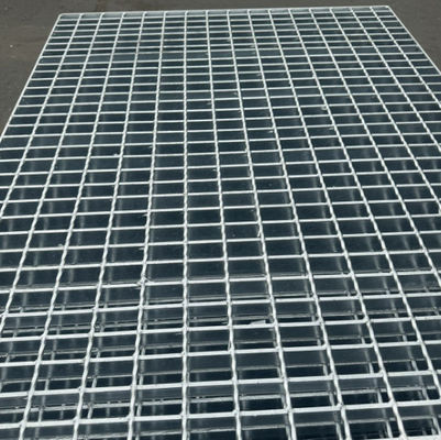 30mm Đường đệm Khoảng cách thép công nghiệp Grating Stainless Texture 3mm Cross Bar Thickness