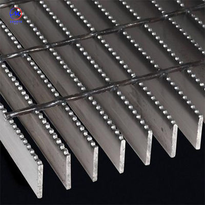 Quá trình hàn thép công nghiệp Grating với 30mm Bearings Bar Pitch và bề mặt sơn nóng