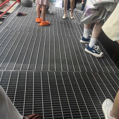 Galvanized Plain Bearing Bar Type Industrial Steel Grating For High Temperature Environments Strong Tolerance Quá trình hàn ép