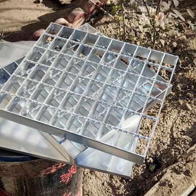 10 tấn mỗi ngày thép công nghiệp Grating tùy chỉnh 100mm Cross Bar khoảng cách