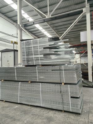 Khu vực thoát nước công cộng Cánh lưới thép công nghiệp với kỹ thuật lưới hàn và thanh xách 50mm * 5mm