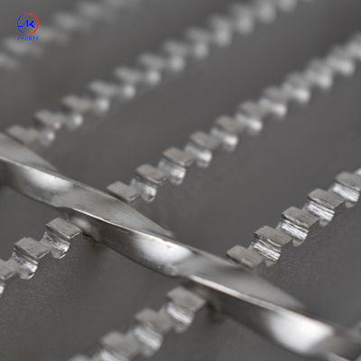 3-10mm Thickness Non Slip Grating Hot Dip Galvanized Surface Treatment Steel Grating