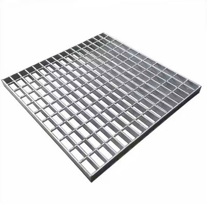 Bề mặt phẳng Lưới thép công nghiệp xoắn 100mm Khoảng cách thanh ngang Độ bền cao