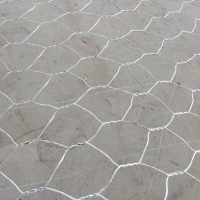 Gabion Wire Mesh được sản xuất với các lỗ phân phối đồng đều để duy trì tính toàn vẹn cấu trúc và hỗ trợ khả năng thích nghi đa chức năng